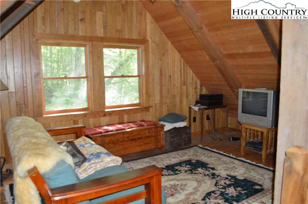 Image number 15 for the current listing