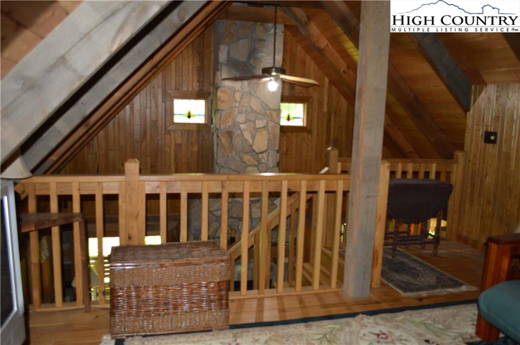 Image number 16 for the current listing