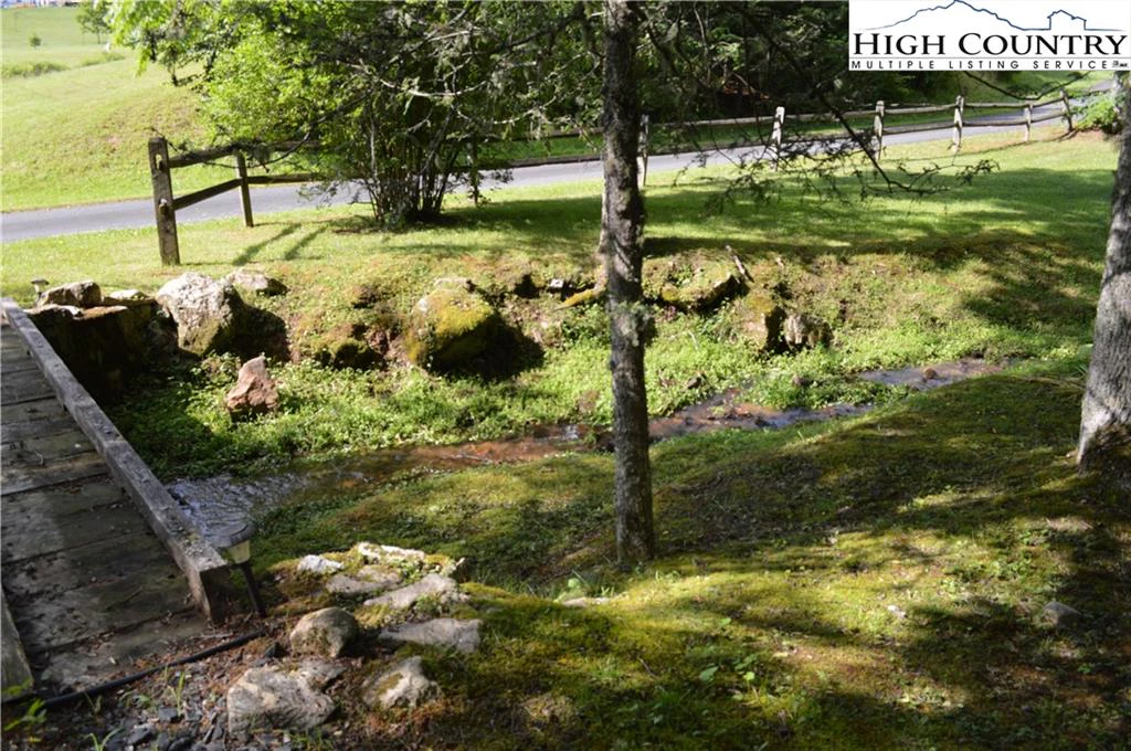 Image number 21 for the current listing