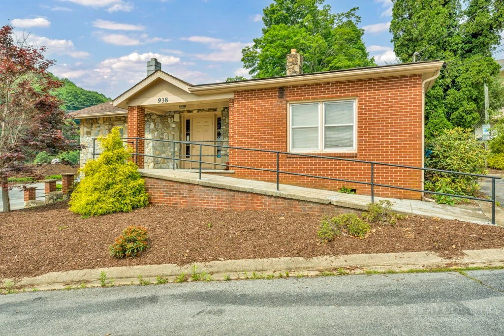 Image number 2 for the current listing