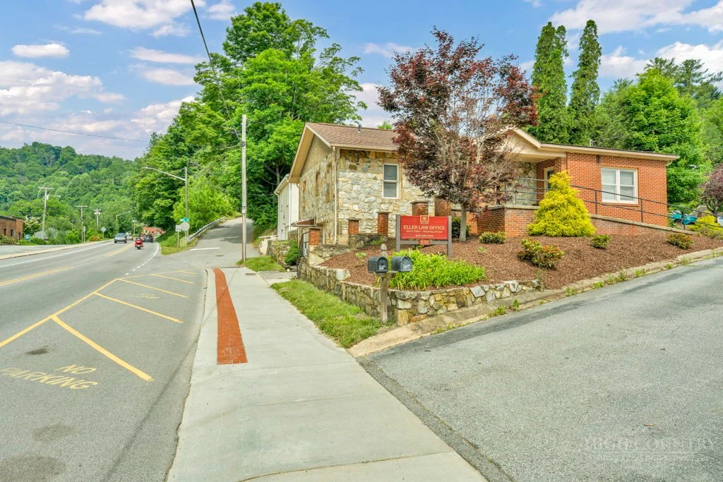 Image number 1 for the current listing