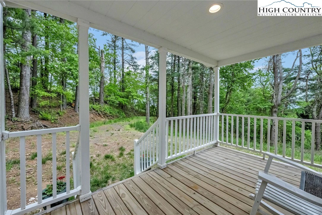 Image number 17 for the current listing