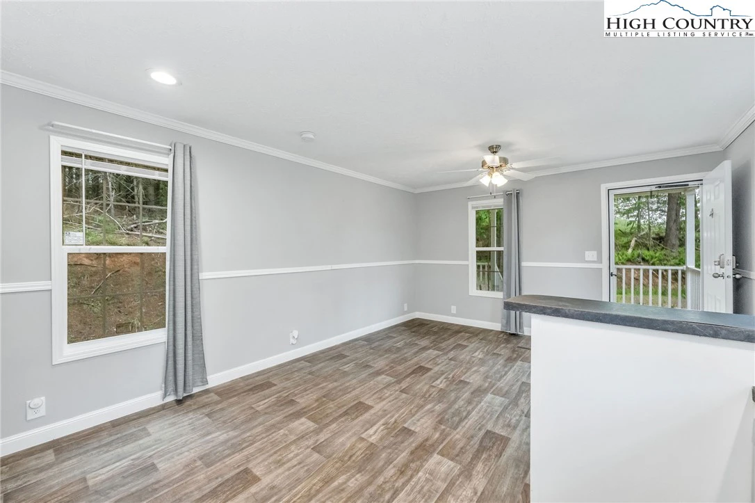 Image number 2 for the current listing