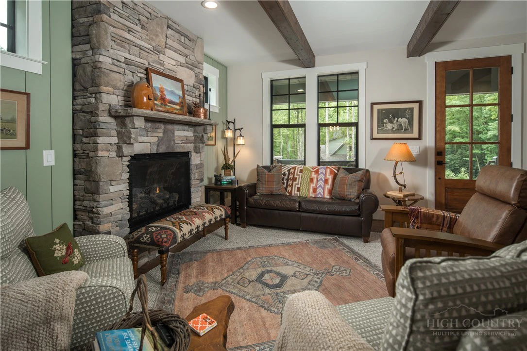 Image number 4 for the current listing