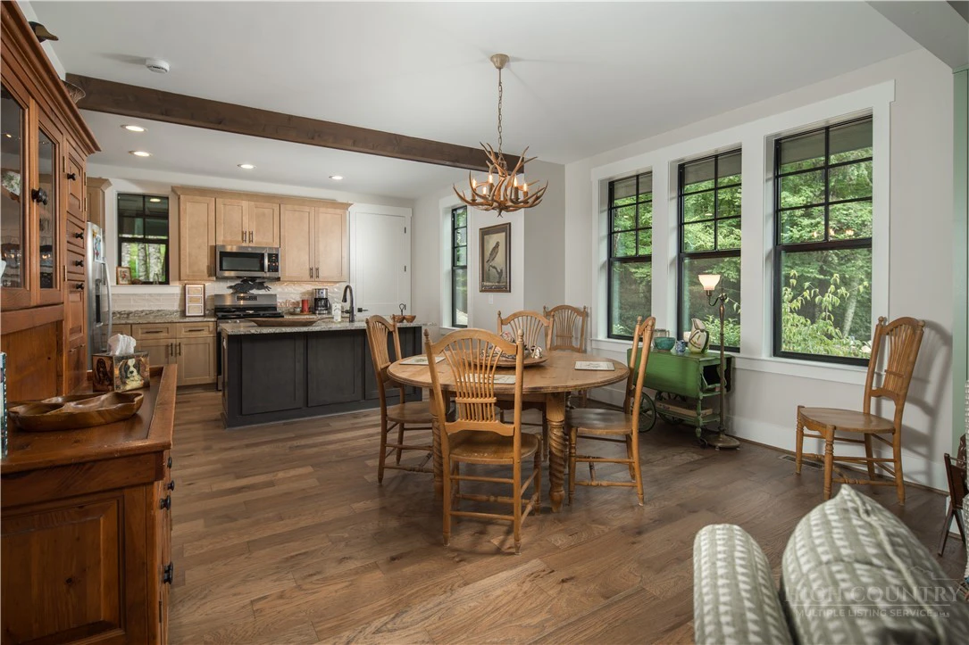 Image number 6 for the current listing