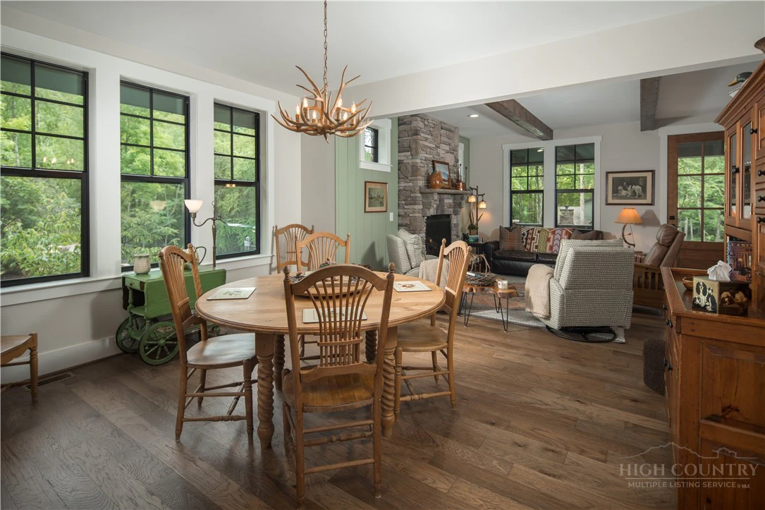 Image number 11 for the current listing