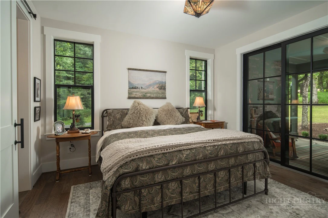 Image number 12 for the current listing