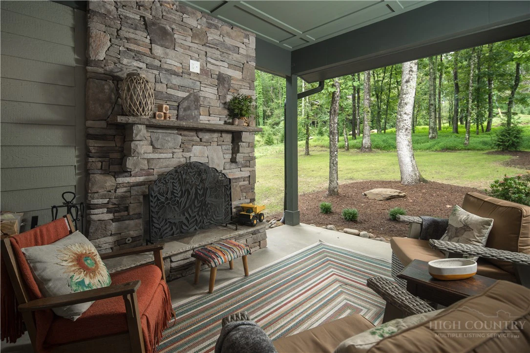Image number 18 for the current listing