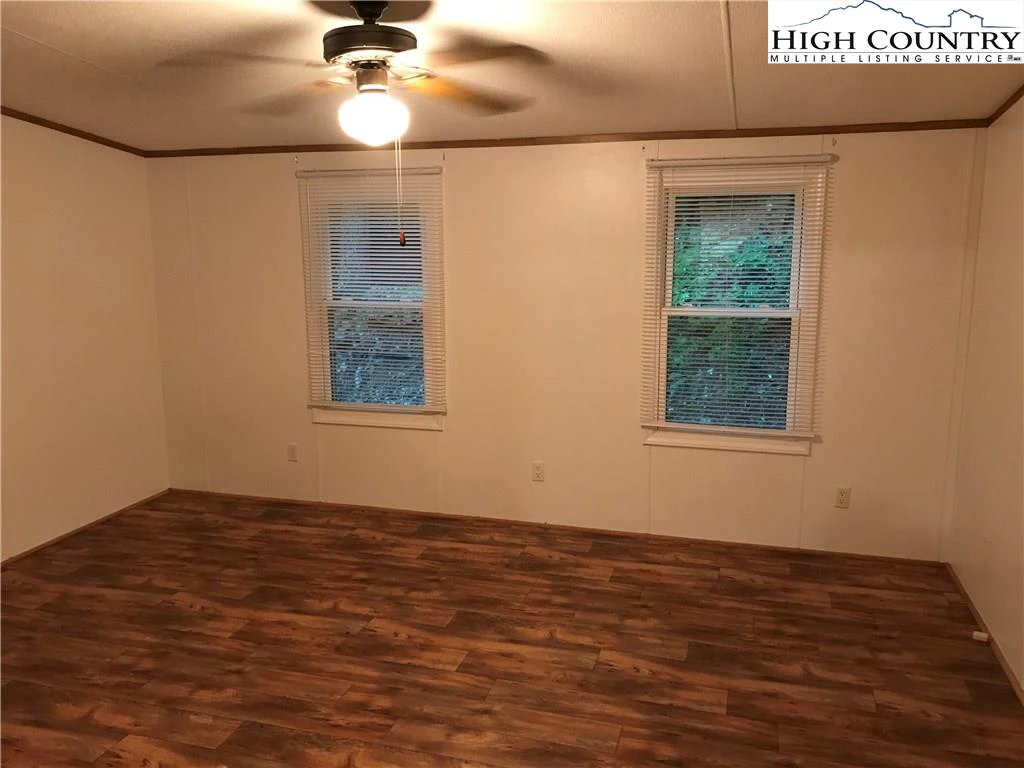 Image number 6 for the current listing