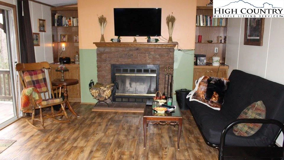 Image number 19 for the current listing