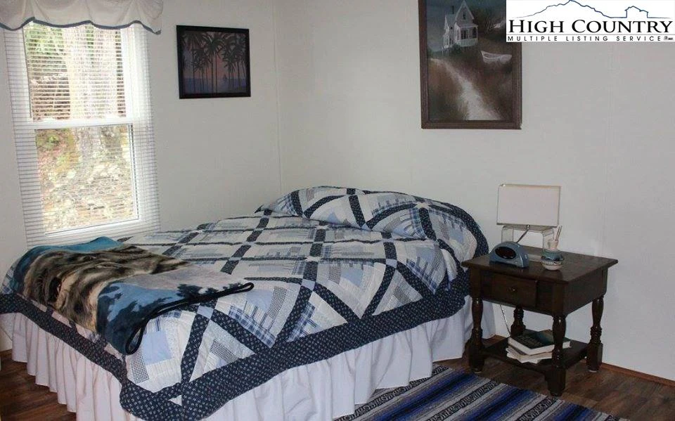 Image number 15 for the current listing
