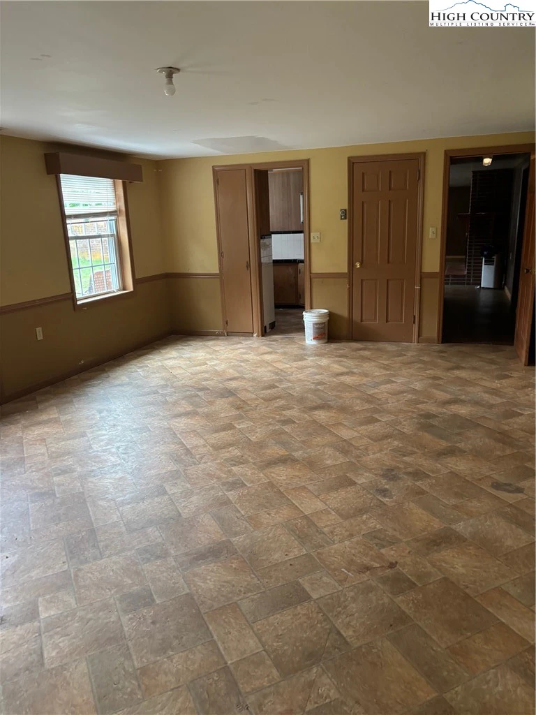 Image number 9 for the current listing