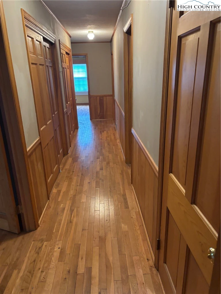Image number 23 for the current listing