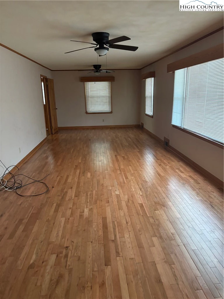 Image number 21 for the current listing