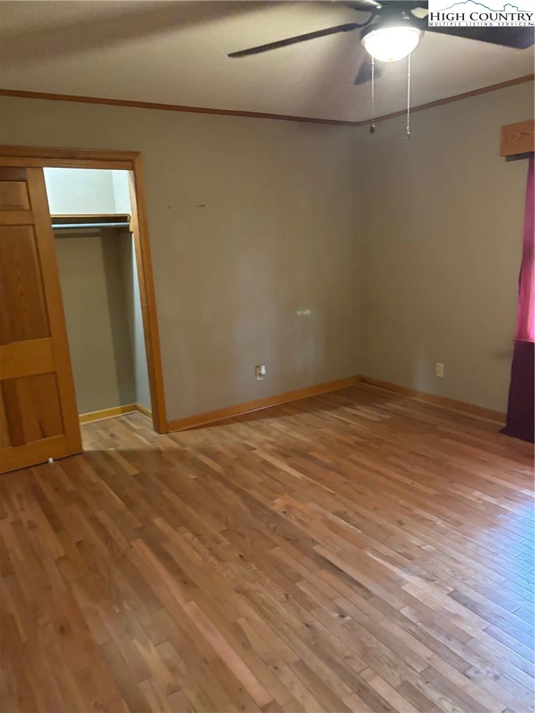 Image number 16 for the current listing