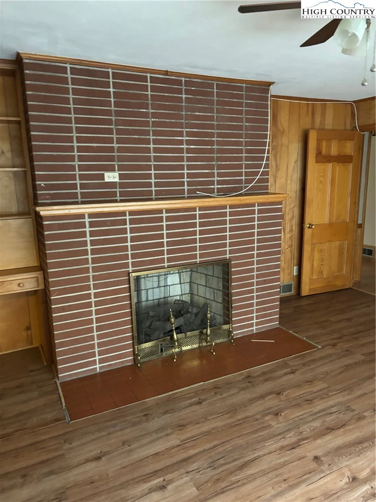Image number 11 for the current listing