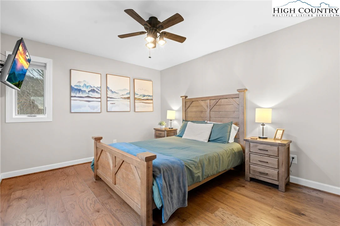 Image number 5 for the current listing