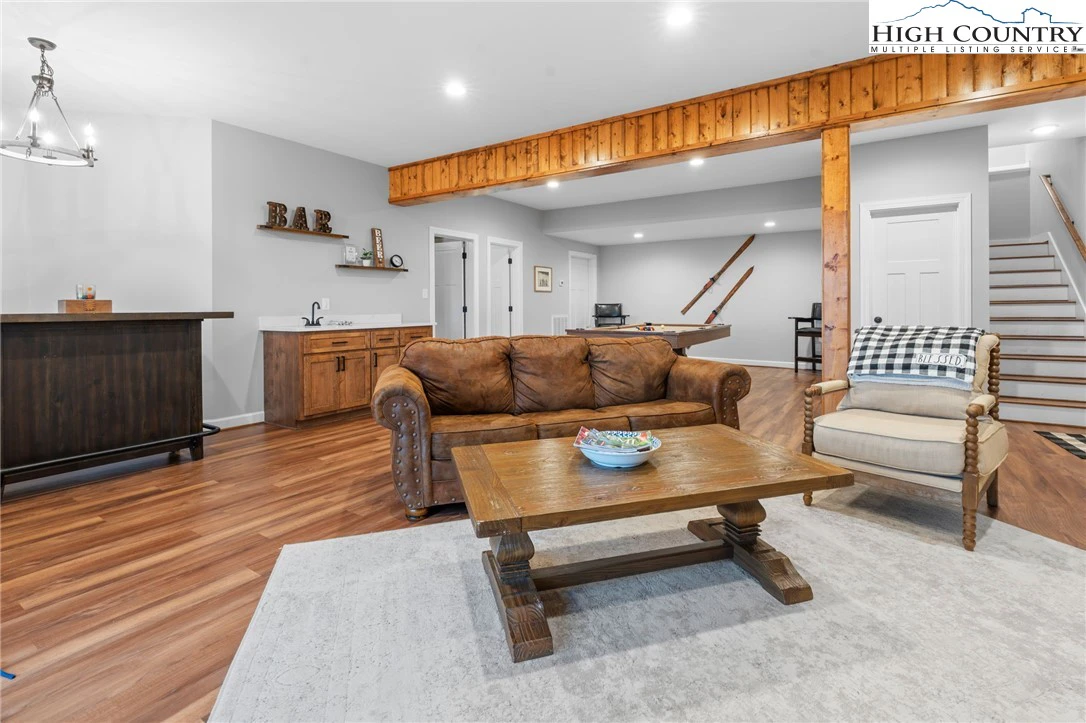 Image number 12 for the current listing