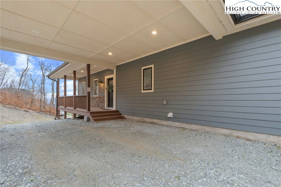 Image number 28 for the current listing