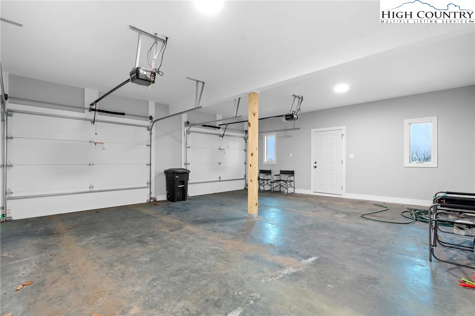 Image number 17 for the current listing