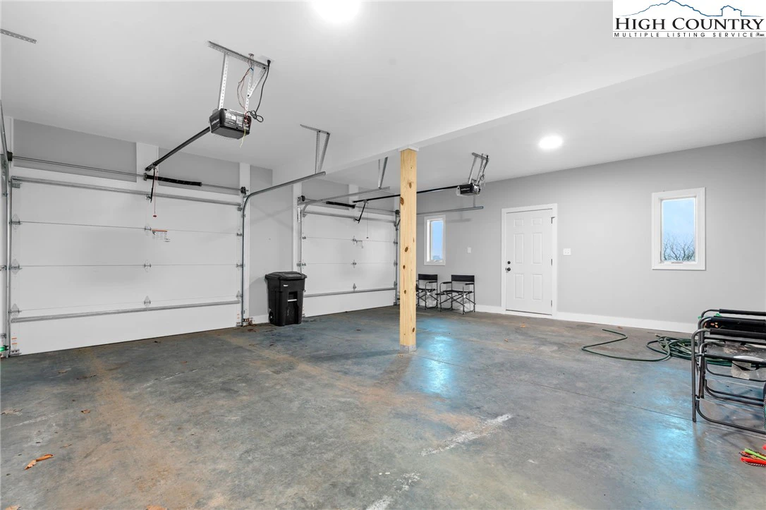 Image number 17 for the current listing