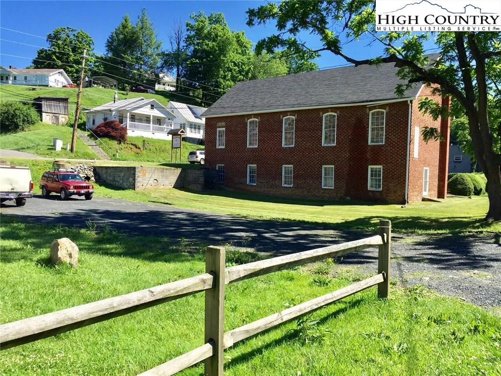 Image number 1 for the current listing