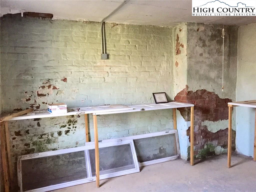 Image number 3 for the current listing