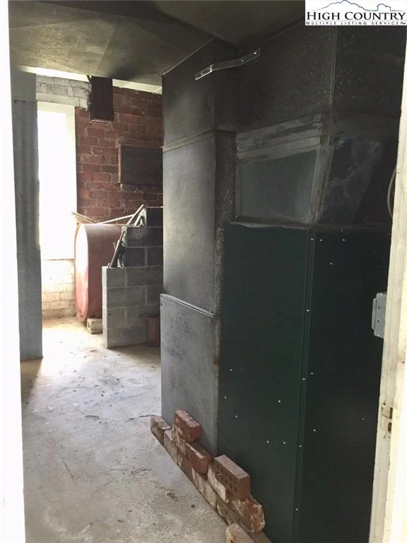 Image number 4 for the current listing