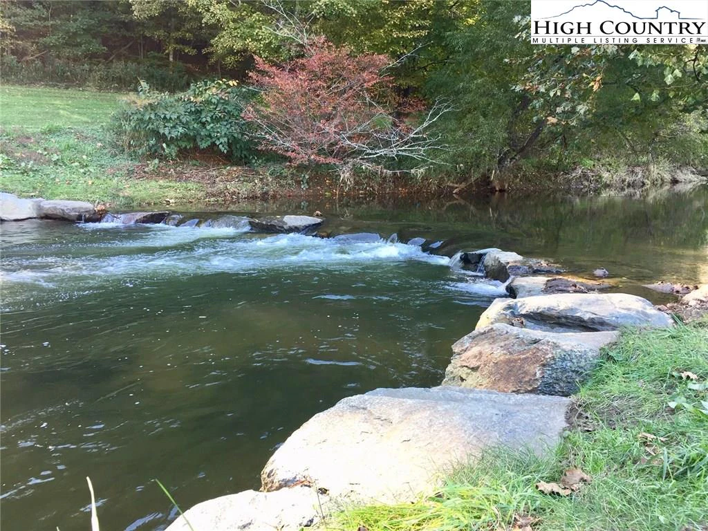 Image number 15 for the current listing