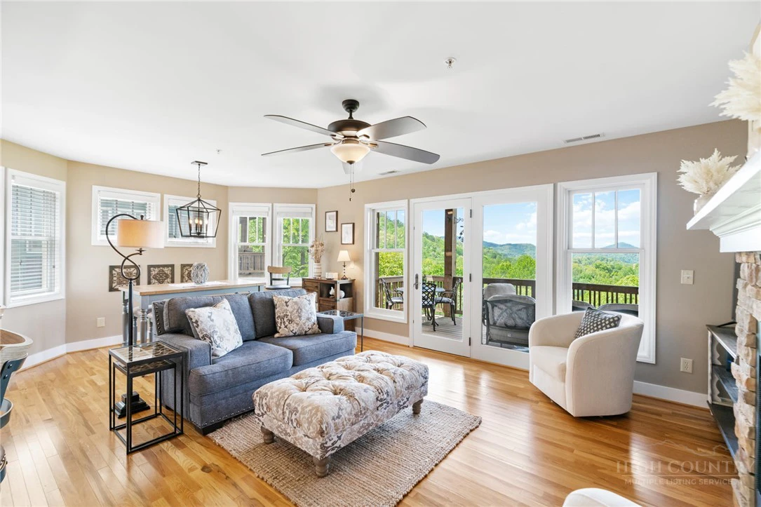 Image number 1 for the current listing
