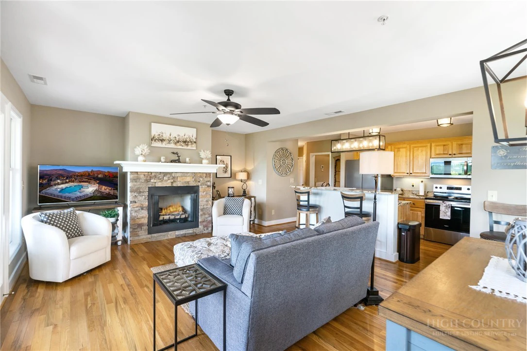 Image number 5 for the current listing