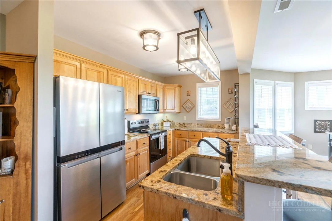 Image number 7 for the current listing