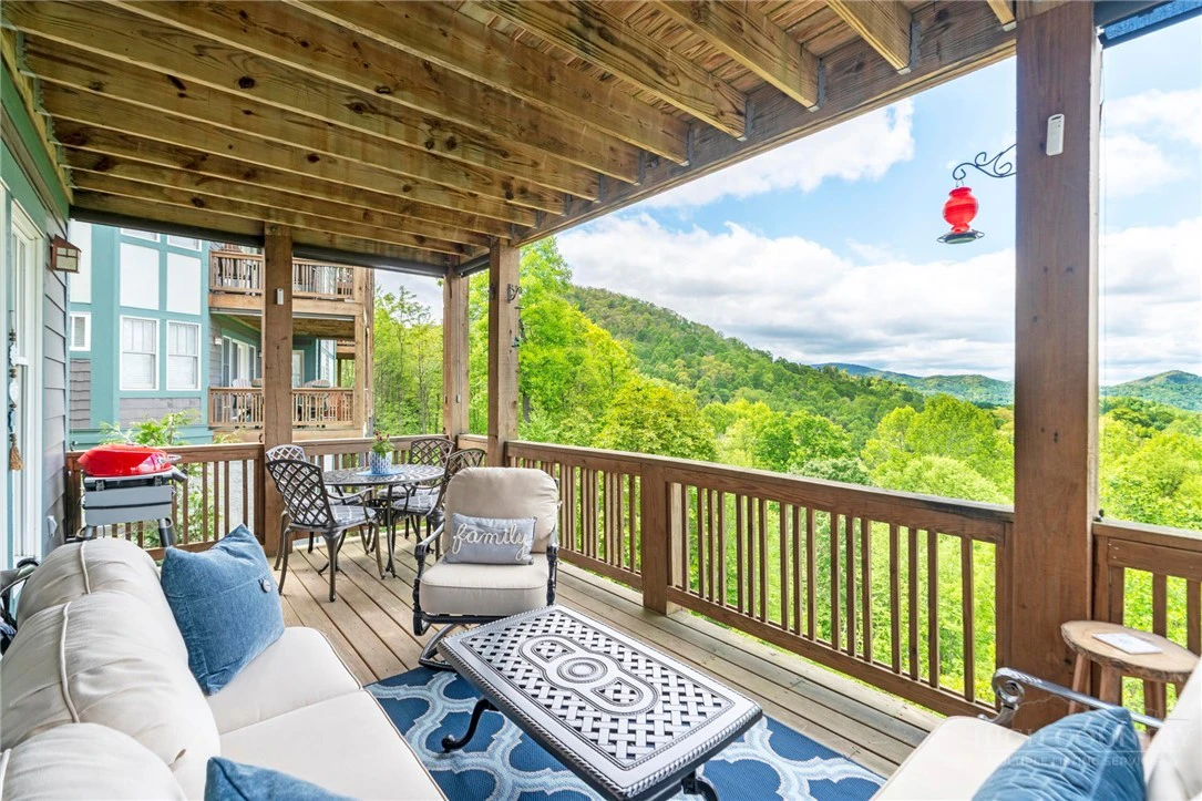 Image number 15 for the current listing