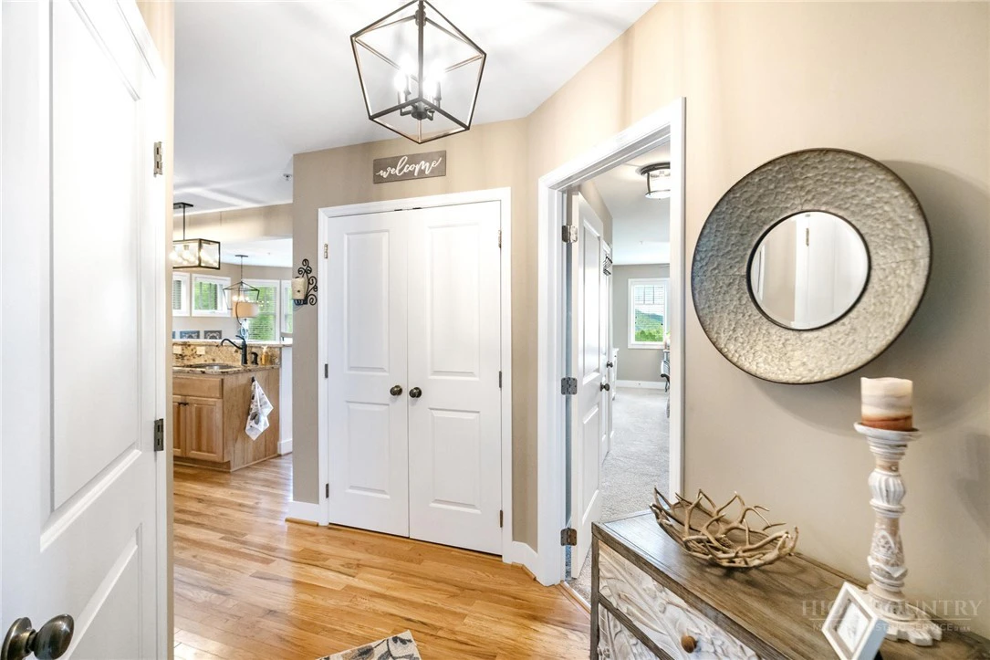 Image number 18 for the current listing