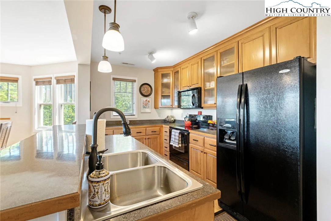 Image number 11 for the current listing