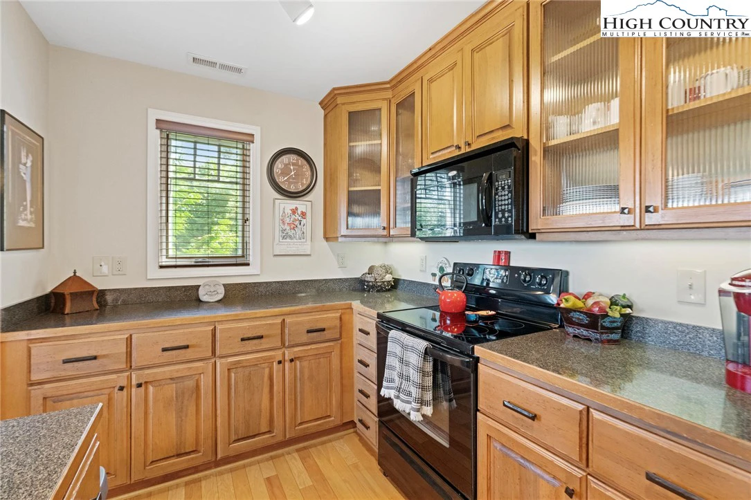 Image number 3 for the current listing