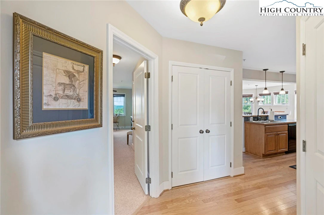 Image number 8 for the current listing