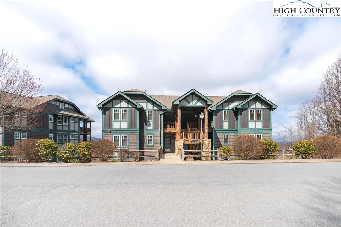 Image number 9 for the current listing