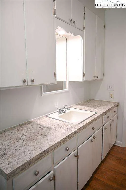 Image number 12 for the current listing
