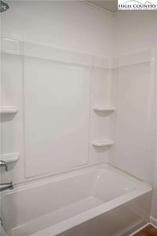 Image number 4 for the current listing