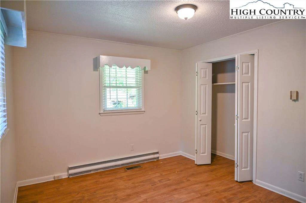 Image number 10 for the current listing