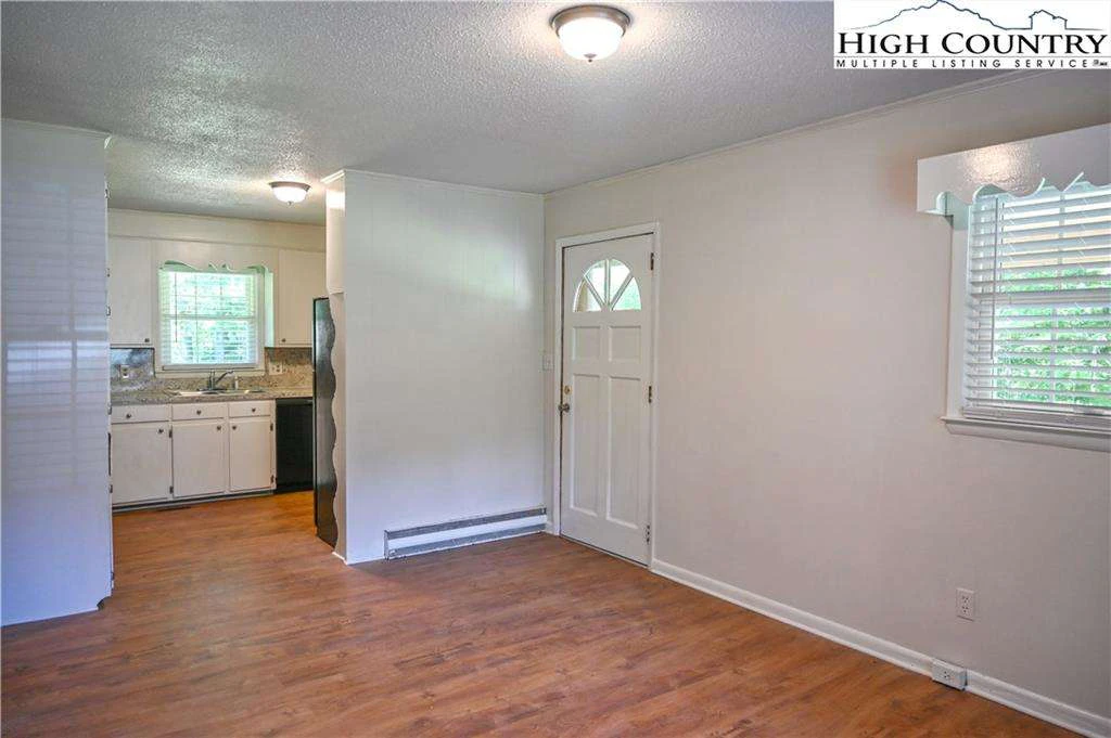 Image number 2 for the current listing