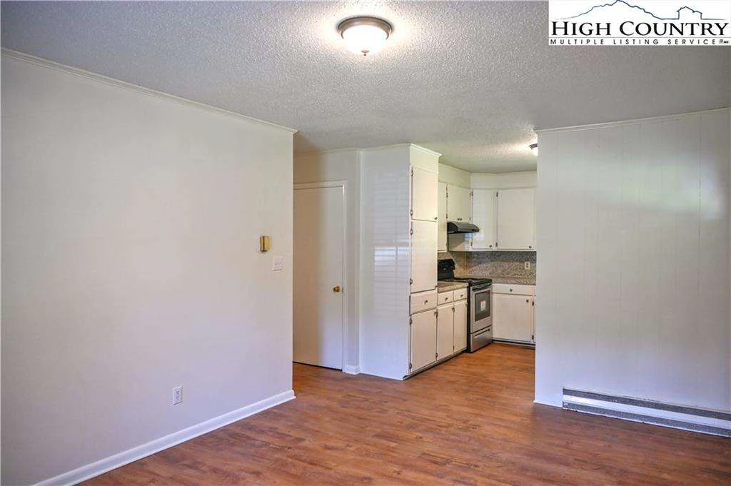Image number 13 for the current listing