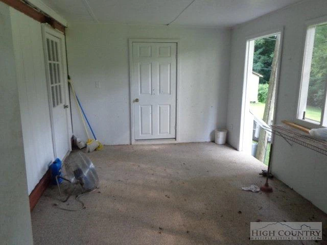 Image number 7 for the current listing