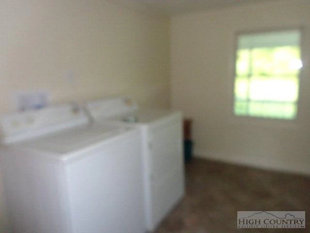 Image number 16 for the current listing