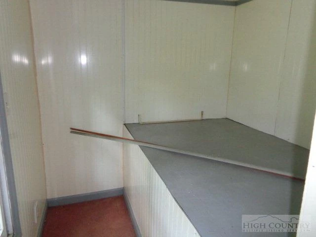 Image number 15 for the current listing
