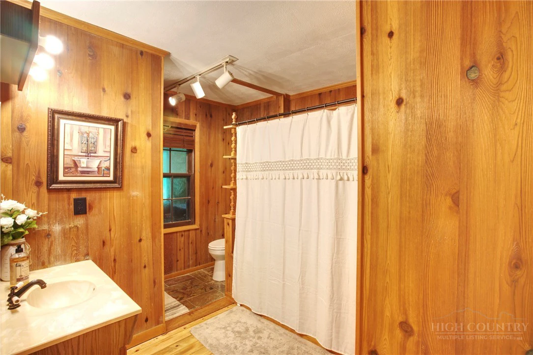 Image number 14 for the current listing
