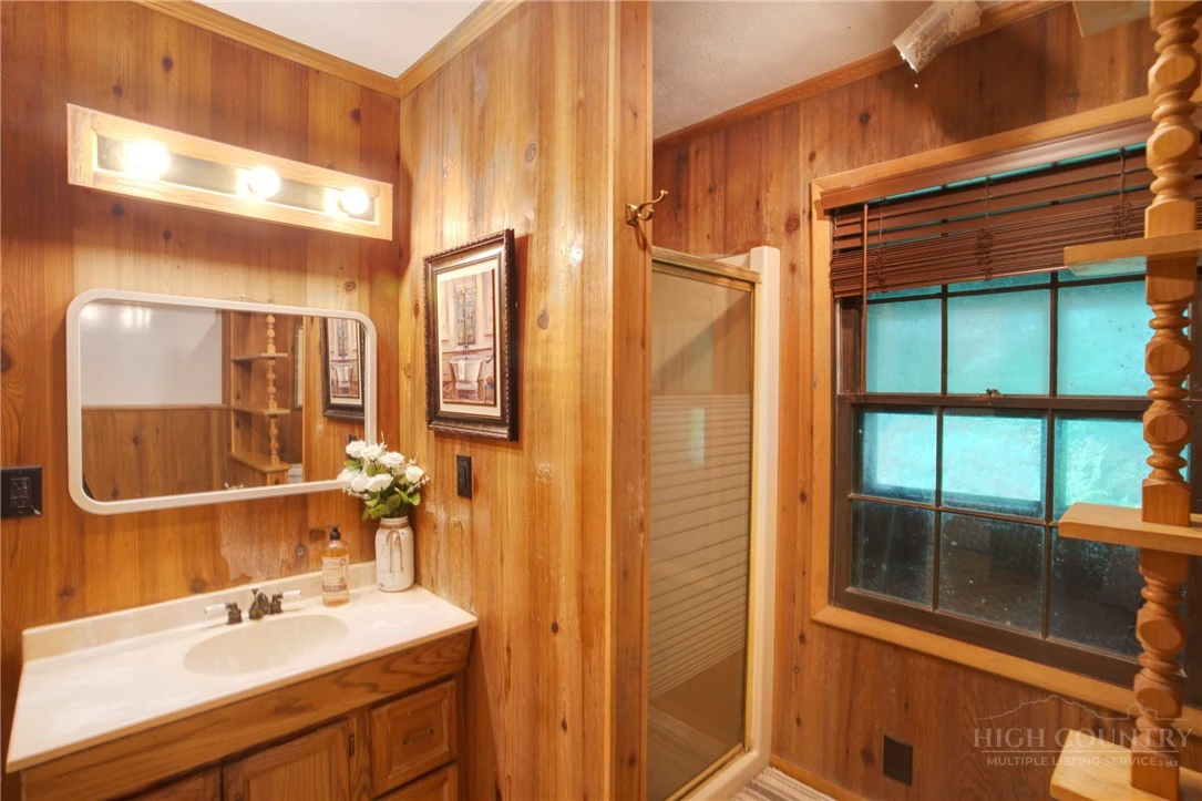 Image number 15 for the current listing
