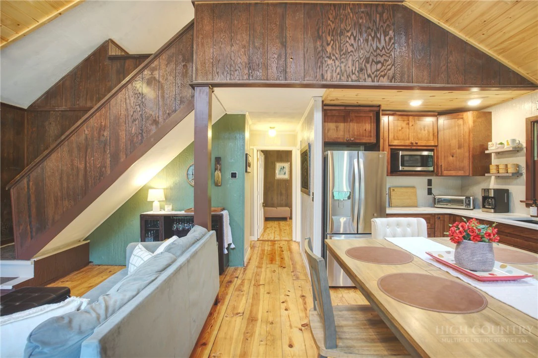 Image number 4 for the current listing