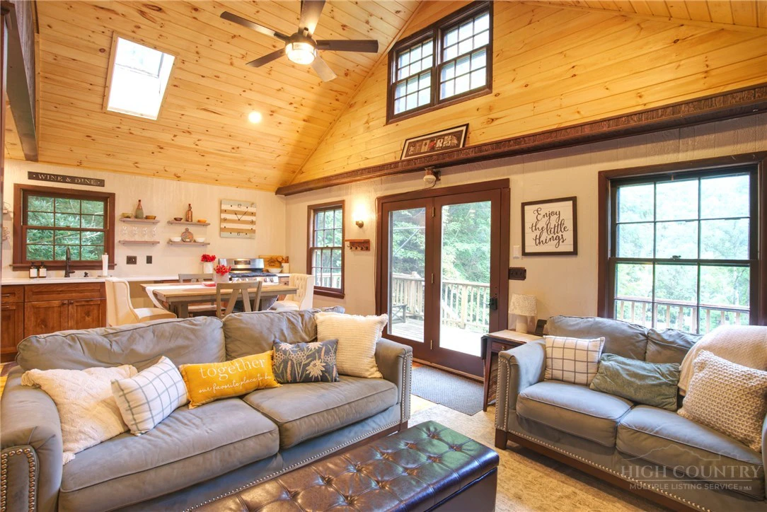 Image number 5 for the current listing